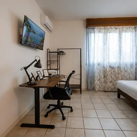 Budget + Free Parking + Noise Como