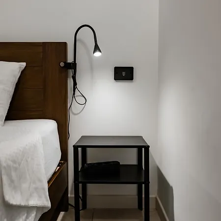Budget + Free Parking + Noise * Como